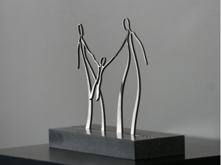 Model: MOM CHILD DAD.
Series: OUT OF LIFE.

Stainless steel thread figure of child with his parents, placed on bluestone pedestal.
 
Measurements:

Figure 30 x 30 x 12 cm.

Series of 8, of which 0 sold.


