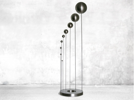 Thread figures which hold up stainless steel balls. Made entirely out of stainless steel. Measurements: 156 x 86 x 30 cm. 

series of 8 pieces sold out