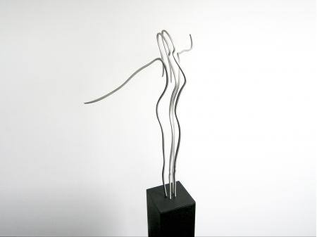 Thread figure made out of stainless steel, on a sprayed steel pedestal.
Seasurements: 120 x 40 x 40 cm. including pedestal. Series of 8 pieces. Still available. Request information how much is still available and where exhibited.