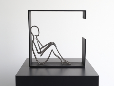 Stainless Steel thread figure of a seated person, inside a coated black box. Measurements: 31 x 31 x 10 cm. Series of 8, of which 0 sold.