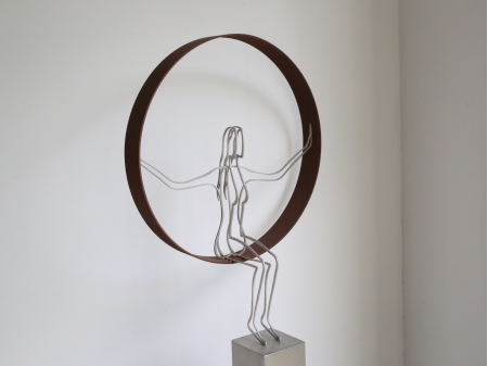 Stainless steel thread figure of a woman sitting on a Cor ten steel ring. The figure is placed on a stainless steel pedestal with measurements 99 x 10 cm. Measurements figure: 43 x 25 x 75 cm.

Series of 8, of which 0 sold.
