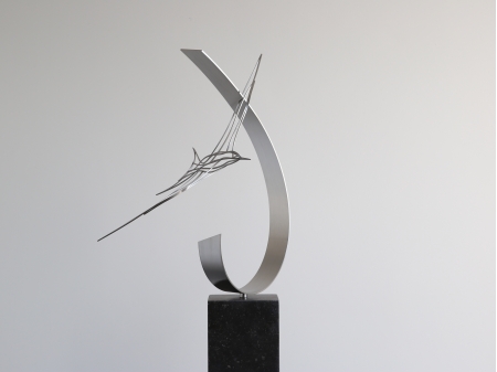 Stainless steel ribbon with a tern bird flying past.
Placed on a bluestone pedestal.
Measurements: 41 x 28 x 73 cm.