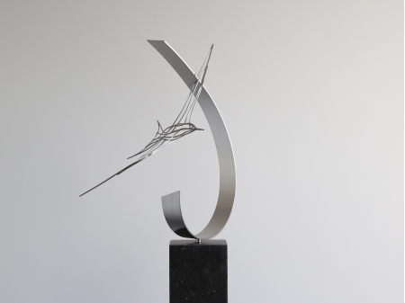 Stainless steel ribbon with a tern bird flying past.
Placed on a bluestone pedestal.
Measurements: 41 x 28 x 73 cm.