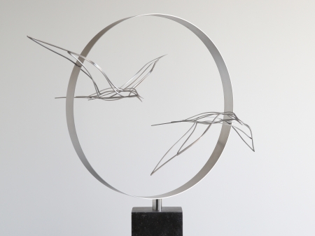 Stainless steel ring with two tern birds flying through. Placed on bluestone pedestal.              
Measurements ring: Ø 48 cm.
Measurements complete art piece: 72 x 32 x 78 cm.

Series of 8, of which 3 sold.
