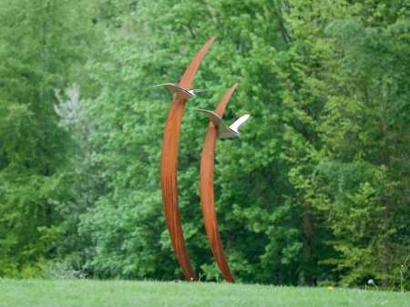 Brushed stainless steel seagulls on corten steel curves.

Measurements: 220 x 120 x 60 cm.

series of 8 pieces sold out
