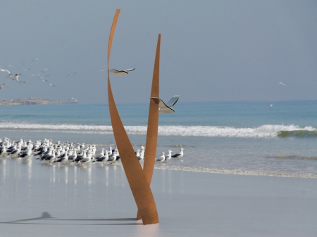 SEAGULLS TORSION L Brushed stainless steel seagulls on corten steel curves. Measurements: 120 x 100 x 230 cm. series of 8 pieces 6 solt.