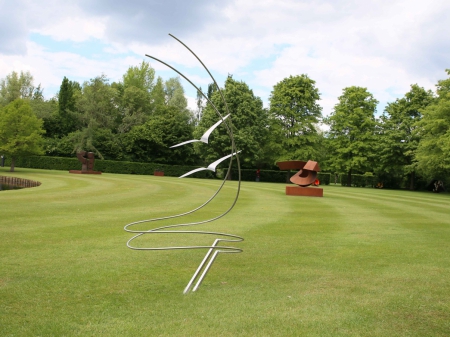 Stainless steel swirls mounted on elegant, curved rods create a sense of upward motion and unity. With just a hint of airflow, the rods respond delicately, making the seagull-like forms dance in the wind. A kinetic sculpture that plays with balance, lightness, and movement. 
Measurements: 120 x 120 x 245 cm, Series of 8 pieces. Still available.