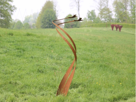 TERN SPIT 2550 Two ternes welded in a bow, entirely made out of Corten steel. Measurements: 180 x 120 x 255 cm. Series of 8 pieces. All sizes sold out.