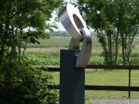 Stainless steel abstract object. Symbolises unity and companionship. 
Attached to a powder coated pedestal.
 
Measurements:

Figure 35 x 58 x 210 cm.


Series of 8, of which 1 sold.

