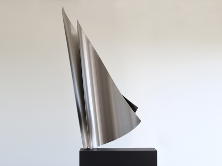 Rolled and brushed stainless steel sails, placed on black coated stainless steel pedestal. 

Measurements: 197 x 60 x 17 cm.

series 8/8 is sold out